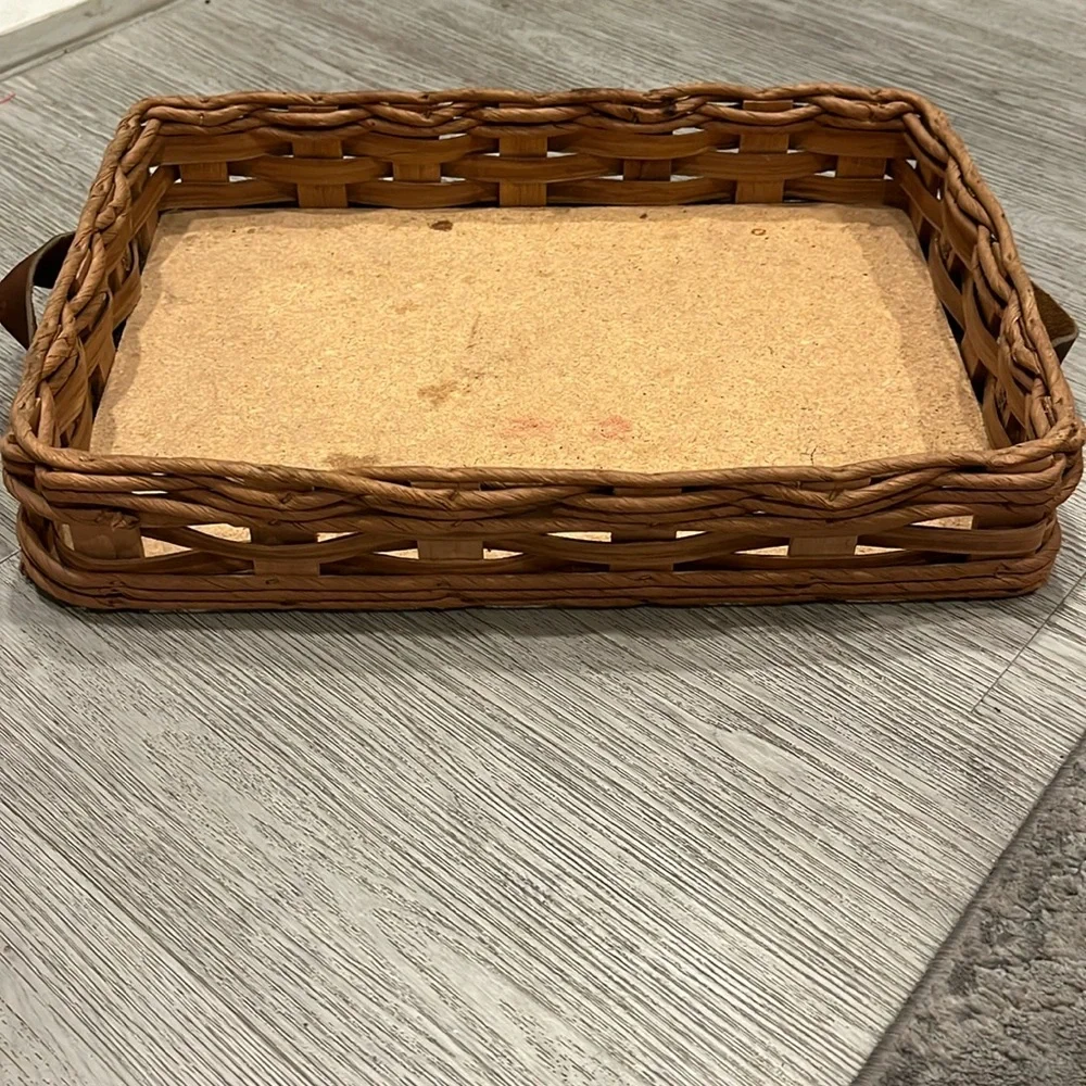 Vintage Pyrex casserole woven basket